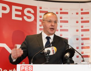 Френските социалисти търсят нов лидер на ПЕС вместо Станишев