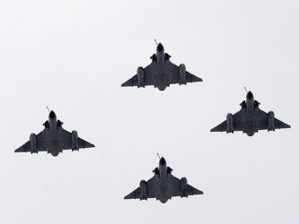 Франция нанесе първите въздушни удари по цели в Ирак
