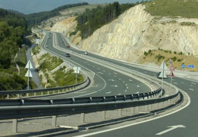 Почти километър мантинели задигнати за ден от софийски пътища