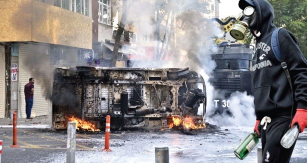 Бурни протести в Турция взеха поне девет жертви.