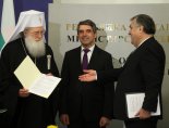 Патриарх Неофит получи акта за собственост на "Св.Александър Невски"