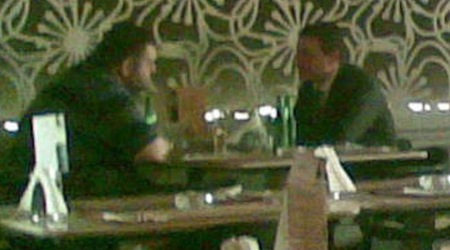Снимката от 2010 г., която документира срещата на кафе между тогавашния зам.-министър на финансите Владислав Горанов с депутата от ДПС Делян Пеевски. Сн. "Гласове"