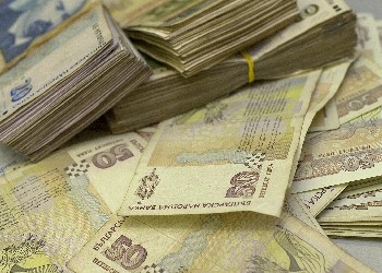 Министерства и общини се простиха със 77 млн. лв. държавни пари