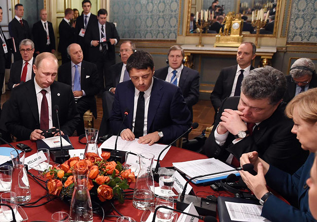 Владимир Путин и Петро Порошенко на срещата в Милано.