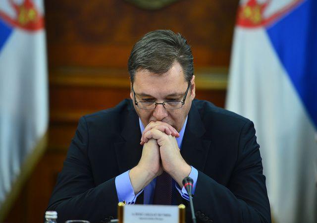Сръбският премиер Александър Вучич катастрофира