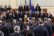 Кабинетът "Борисов 2" пое властта без спасителен пояс от мнозинството