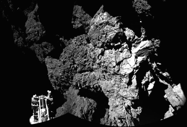 Кацналият върху комета робот прати първи снимки, но е нестабилен