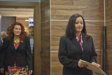 Лиляна Павлова и заместникът й Денима Николова, сн. БГНЕС