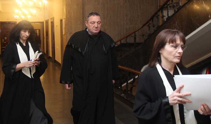 Върновните съдии Таня Вачева, Иван Раденков и Соня Янкулова (отляво надясно), разглеждащи делото за отнетия лиценз на КТБ. Сн.: БГНЕС