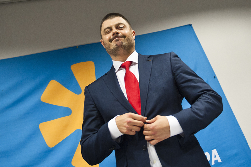 Бареков е готов да свали доверието и от собствената си партия