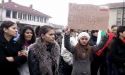 Протестът в Дебелт заради изнасилено дете придоби антиромски уклон