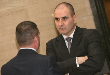 Цветанов разговаря с адвоката си Менко Менков в СГС. Сн.: БГНЕС