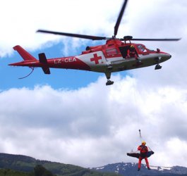 Заклещен в скали край Банско британски сноубордист бе спасен с хеликоптер