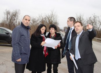 Кметът на Велико Търново Даниел Панов убеждава регионалния министър Лиляна Павлова магистрала "Хемус" да мине на 15 км от града