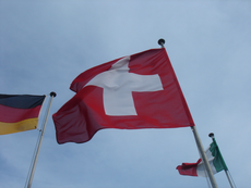 "Монд": Защо французите си крият парите в Швейцария?