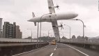 Пилотът на самолета, разбил се в Тайпе, е предотвратил катастрофа в жилищни квартали