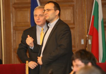 Цветан Цветков (вляво) е фаворит за нов председател на Сметната палата. Той е номиниран от ГЕРБ и Реформаторския блок. Сн. БГНЕС