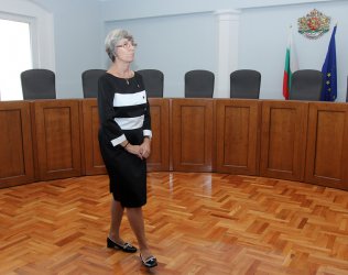 Венета Марковска по време на провалената oт президента Плевнелиев церемония по встъпването й в длъжност като конституционен съдия. Снимка: БГНЕС