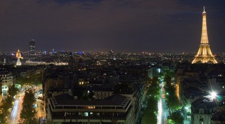 Мистерията с нощните дронове над Париж се задълбочава