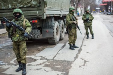 "Вежливи хора" в Симферопол на полуостров Крим през февруари 2014-та.