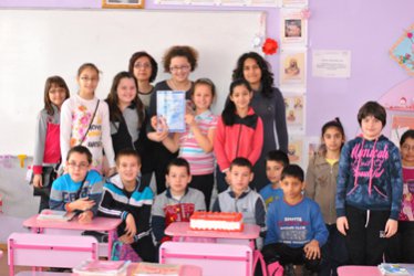 Третокласници спечелиха конкурса на "Ей И Ес Гълъбово" за най-оригинална мартеница