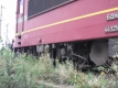 Мотрисата на пътнически влак излезе от релсите след удар в паднала скала