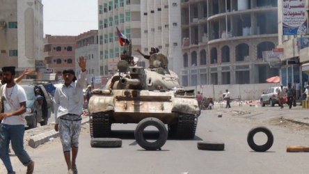 Водят се боеве в центъра на Аден, джамиите призовават за джихад