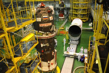 Подготовката на "Прогрес М-27М" за неуспешното пътуване до МКС