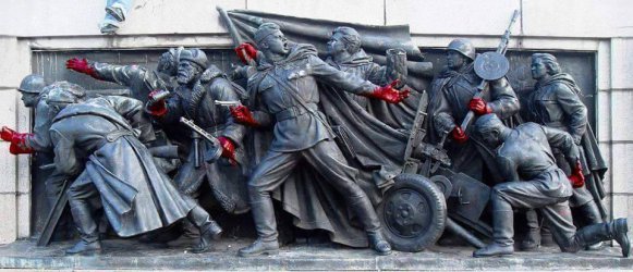 Виртуална акция "боядиса" Паметника на Съветската армия за 9 май
