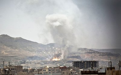 Нови въздушни удари срещу хусите в Йемен, боеве в Аден