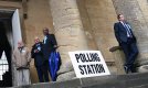 Милиони британци гласуват в парламентарни избори с неясен край