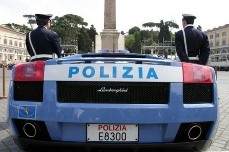 Полицията в Италия преследва заподозрени за нападения в Пакистан