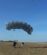Военен експерт обвинен, че опитал да облагодетелства доставчик на парашути