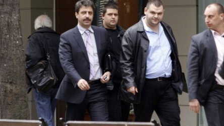 Половин милиард са кредитите на КТБ към фирми на Пеевски