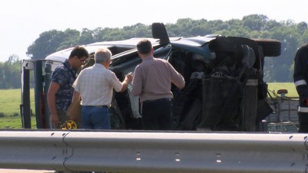 Бус с гранични полицаи се блъсна в камион на магистрала "Тракия". Двама от служителите на реда загинаха. Сн. БГНЕС