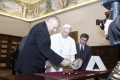Премиерът подари на папата камък от гроба на св. Иван Рилски