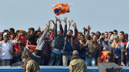 Близо 6000 бежанци спасени в Средиземно море само за два дни
