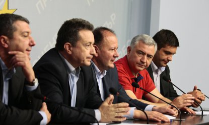 Стойнев (вляво) оцеля в управата на БСП, Стефанов (най-вдясно) е новият член на ИБ, сн. БГНЕС