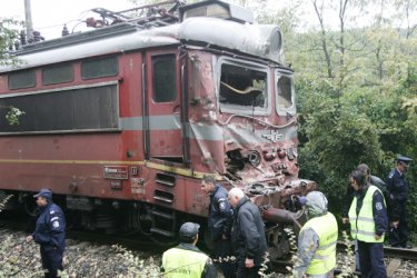 Влакът от София за Варна остана над 2 часа в тунел край Своге