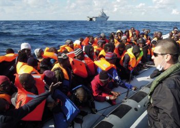 Близо 3000 мигранти бяха спасени в Средиземно море само за един ден