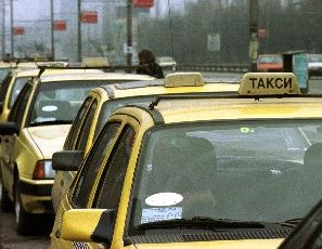 Таксиджии обмислят тройно увеличение на първоначалната такса