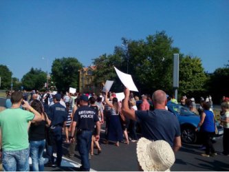Варненци протестираха срещу строежи в най-зеления квартал "Чайка"