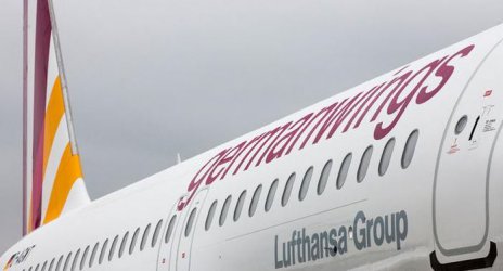 Съмнение за удар с птица приземи аварийно в София самолет на "Джърмануингс"
