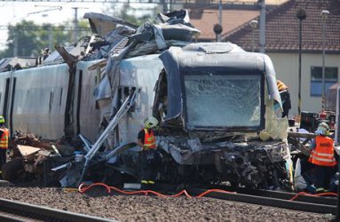 Двама загинали при сблъсък на високоскоростен влак и камион в Чехия