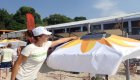 Соларни чадъри зареждат телефоните на централния плаж във Варна