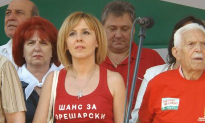Като депутат от БСП и зам.-председател на предходния парламент Мая Манолова бе "острие" на контрапротестите в защита на кабинета "Орешарски".