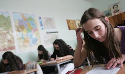 Над 4900 ученици полагат матура по български език и литература