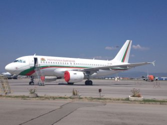 Повреда в заключването на колесника виновна за аварийното кацане на Фалкона във Варна