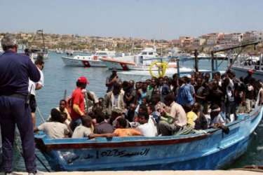 Над 350 000 мигранти са прекосили Средиземно море от януари