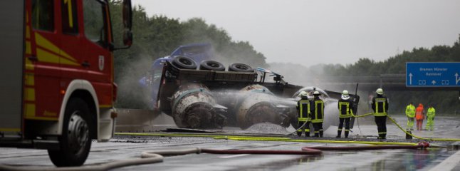 Пожар на аутобан в Германия заради разсипан течен алуминий от преобърнал се камион